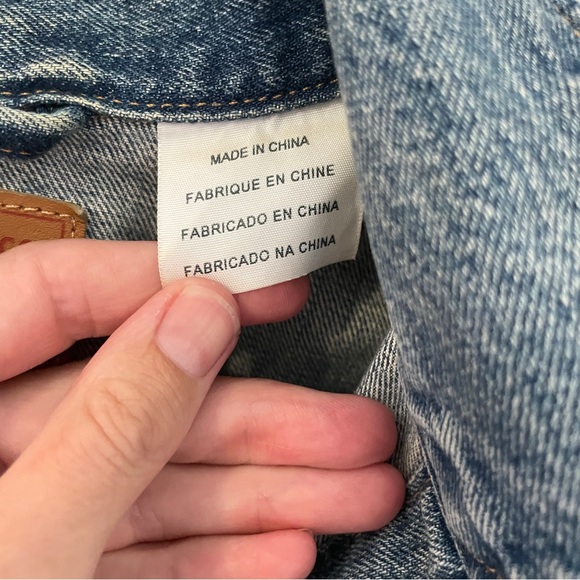 Levi's Stone Washed Women’s Fitted Denim Jacket - Picture 6 of 7